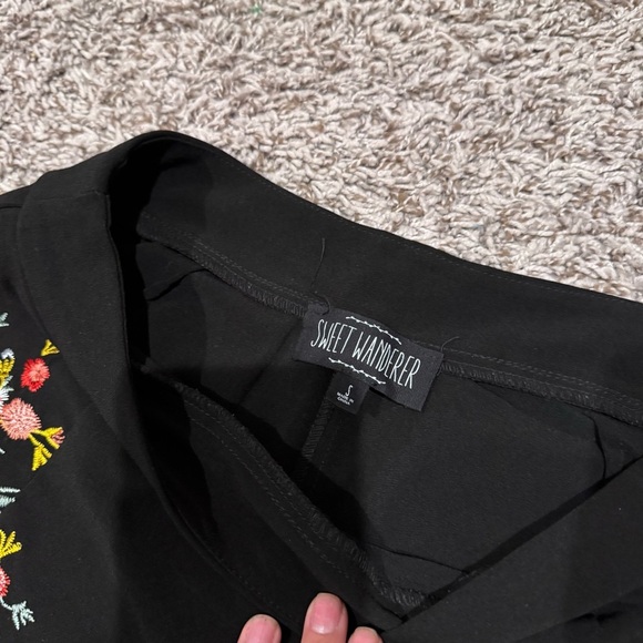 Embroidery Short - Picture 3 of 3